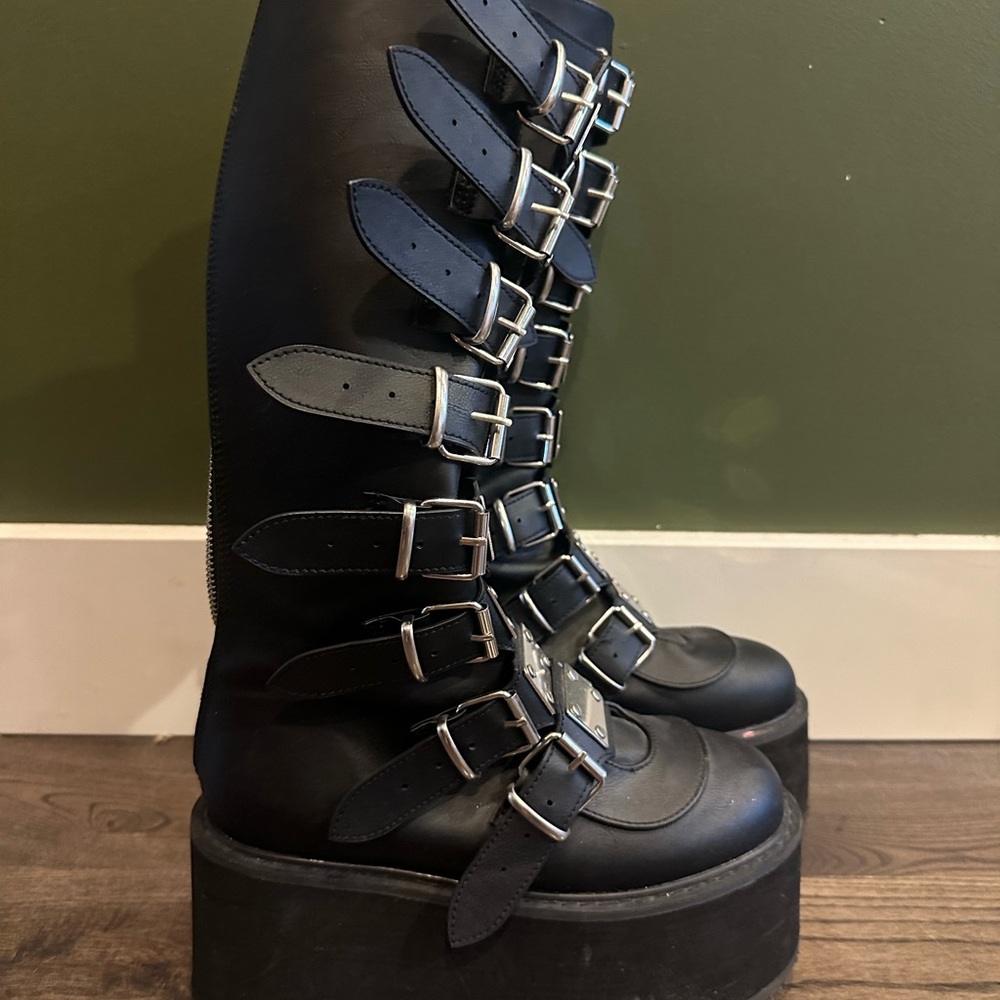 Knee high platform Demonias Damned 318